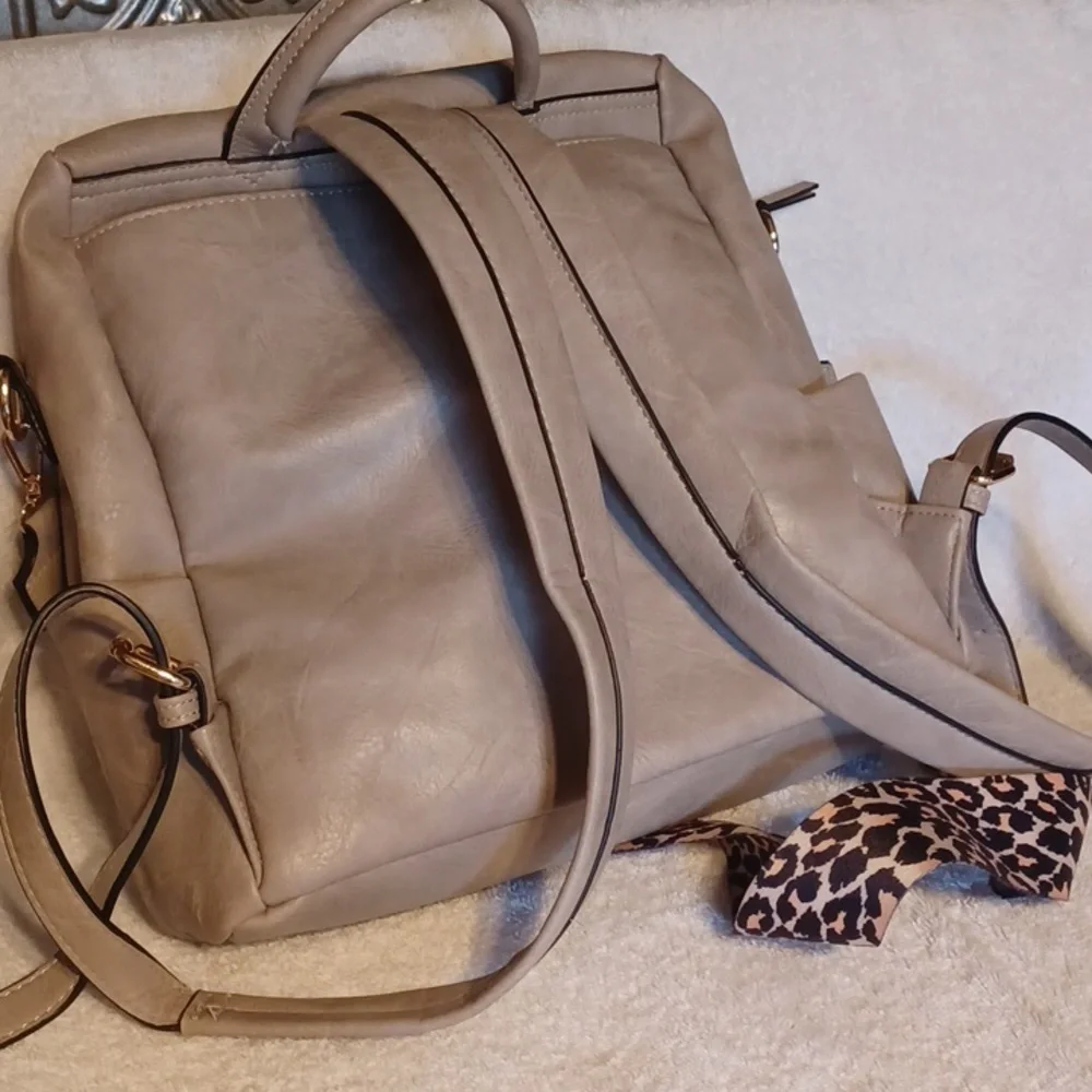 JEN & Co. Backpack over the shoulder bag gray vegan